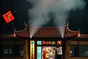 沉默证人席剧集横版封面，冷色调法庭长廊